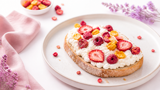 How to Make Cottage Cheese Toast with Freeze-Dried Fruit
