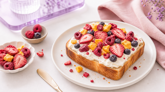 How to Make Cream Cheese Toast with Freeze-Dried Fruit
