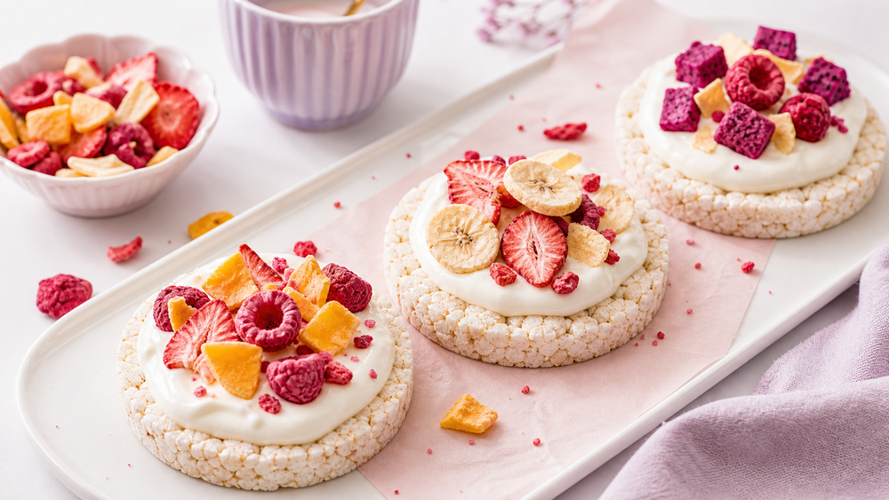 How to Build Sweet Rice Cakes With Yogurt and Freeze-Dried Fruit